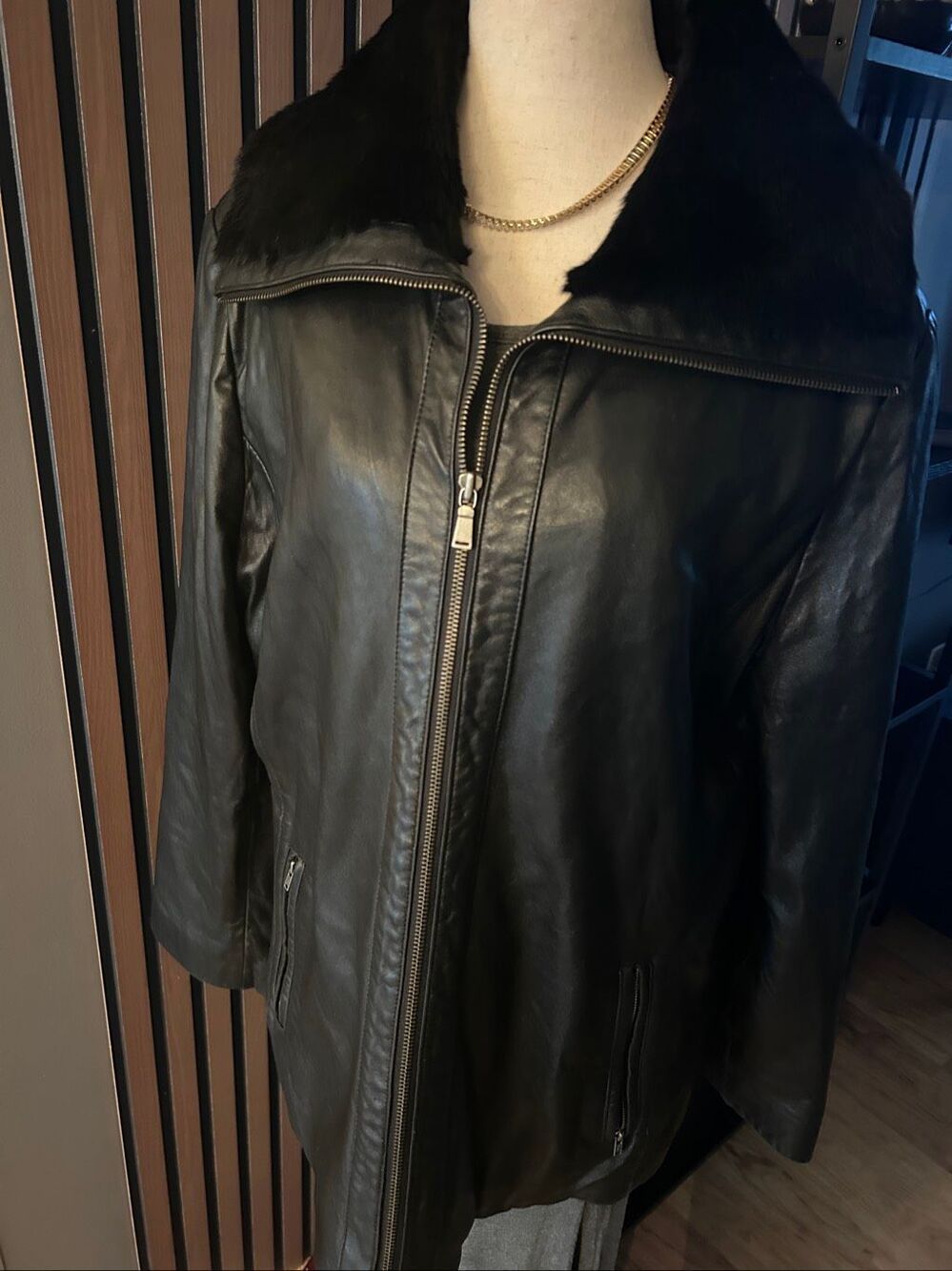 Excelled collection black leather jacket with fur trim around the neck size XL